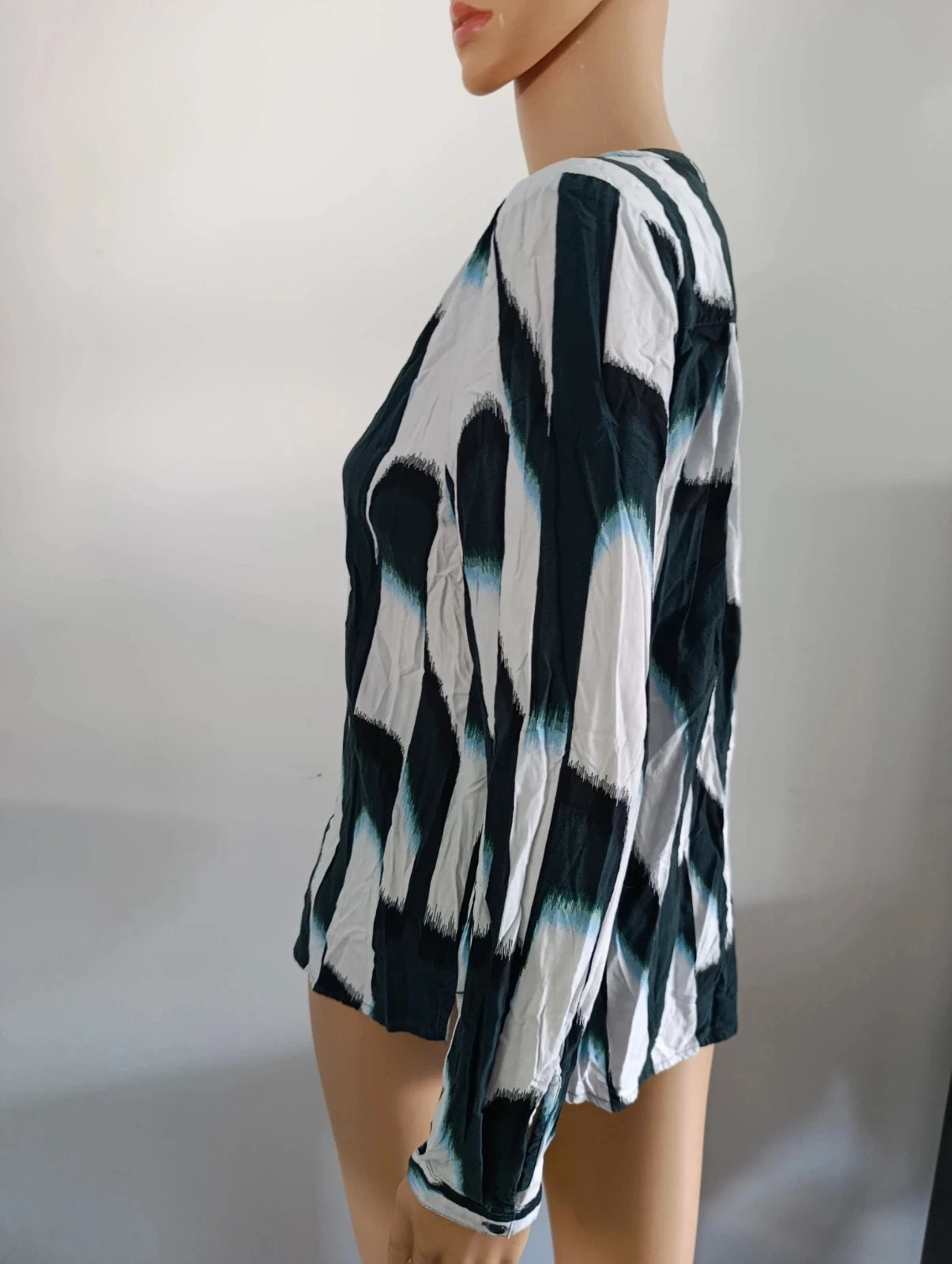 Street One women's blouse size 42 green white graphic print long sleeves flowy – photo 5
